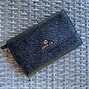 **SOLD** Michael Kors Black Jet Set Wristlet Clutch in pebbled saffiano leather